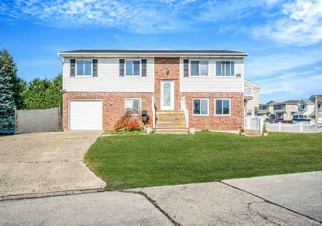 1st image of 4 Bay Pl, Babylon, NY 11757 | MLS# 934396