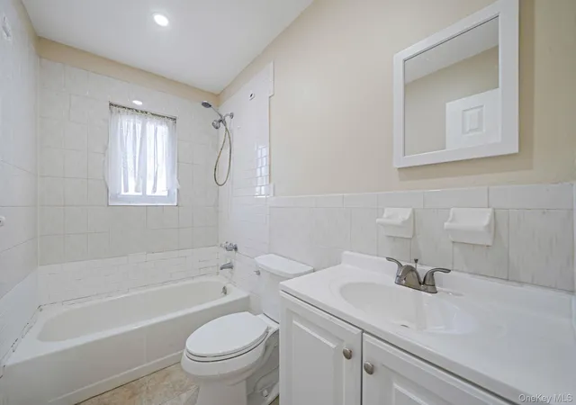 41st image of 4 Bay Pl, Babylon, NY 11757 | MLS# 934396