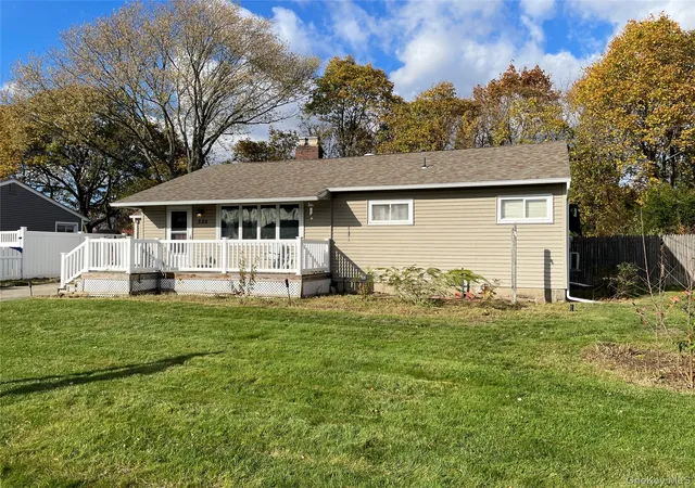 25th image of 335 Alfred St, North Babylon, NY 11703 | MLS# 934513