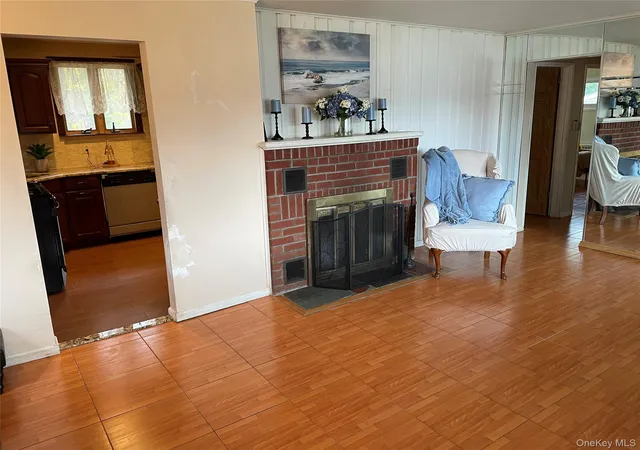 4th image of 335 Alfred St, North Babylon, NY 11703 | MLS# 934513