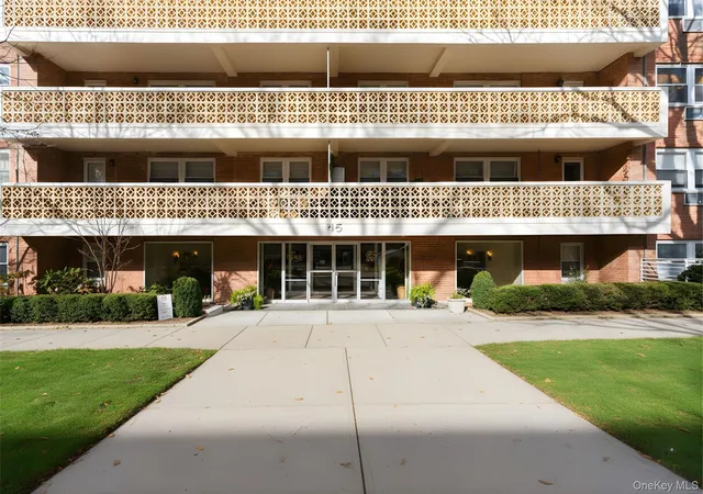 2nd image of 45 Hill Park Ave #PR2, North Hempstead, NY 11021 | MLS# 934560