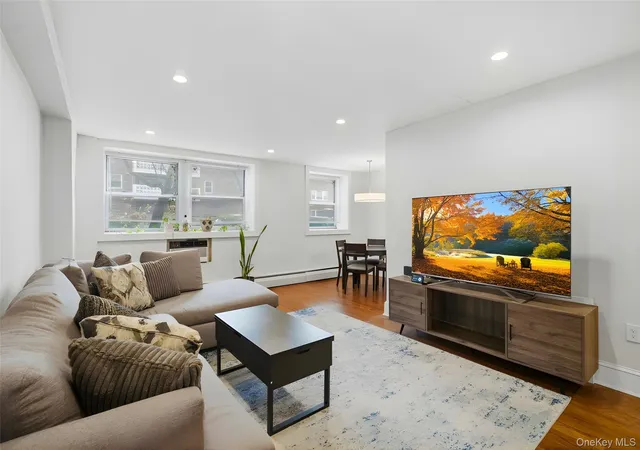 4th image of 45 Hl Park Ave, North Hempstead, NY 11030