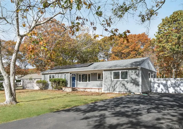 Homes for sale in Southampton, NY | 21 Woodridge Rd, Southampton, NY 11946 | MLS# 934810