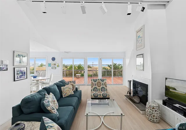 Homes for sale in Southampton, NY | 542 Dune Rd, Southampton, NY 11977 | MLS# 934877