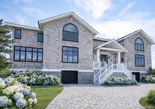 Homes for sale in Southampton, NY | 605 Dune Rd, Southampton, NY 11977 | MLS# 934969