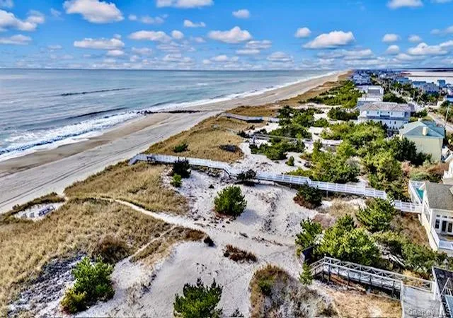 Homes for sale in Southampton, NY | 605 Dune Rd, Southampton, NY 11977 | MLS# 934969