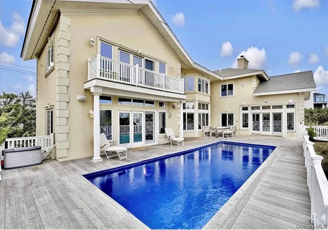 Photo 3 of Single family home for sale at 605 Dune Rd, Southampton, NY 11977 | MLS# 934969 | Listing updated on 2026-10-07