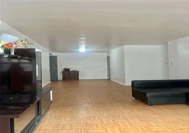 2nd image of 94 30 59 Ave #4H, Elmhurst, NY 11373 | MLS# 935469