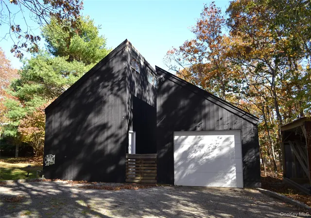 Photo 3 of Manufactured home for sale at 23 Scrimshaw Ln, Amagansett, NY 11930 | MLS# 935520 | Listing updated on 2025-12-04