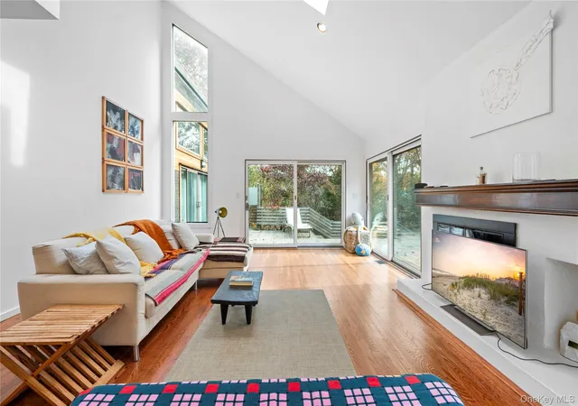 Photo 4 of Manufactured home for sale at 23 Scrimshaw Ln, Amagansett, NY 11930 | MLS# 935520 | Listing updated on 2025-12-04