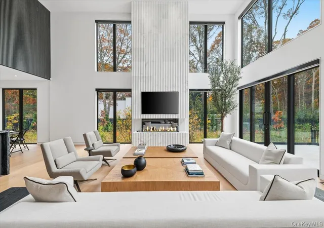 Photo 4 of Single family home for sale at 21 Westwood Rd, Wainscott, NY 11975 | MLS# 935646 | Listing updated on 2025-11-30