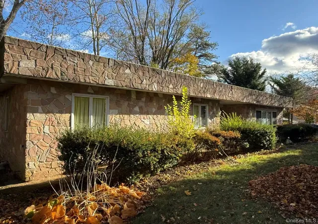 2nd image of 165 Scott Ave, Deer Park, NY 11729 | MLS# 935672