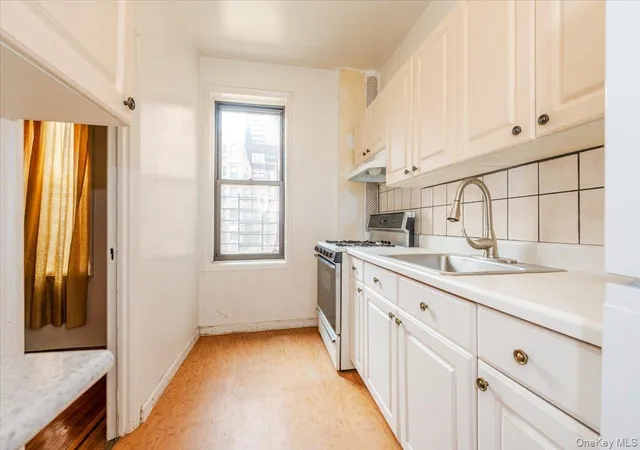 Listing Photo 4 - Condo for sale in building located at 758 Brady, New York, NY 10462 - Unit #214