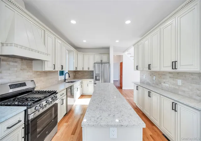 Photo 4 of Sale Pending at 123 Cayuga Ave, Deer Park, NY 11729 | MLS# 935776 | Listing updated on 2026-02-26