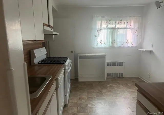 Photo 3 of Sale Pending at 51-10 248 Street, Little Neck, NY 11362 | MLS# 935924 | Listing updated on 2026-01-12