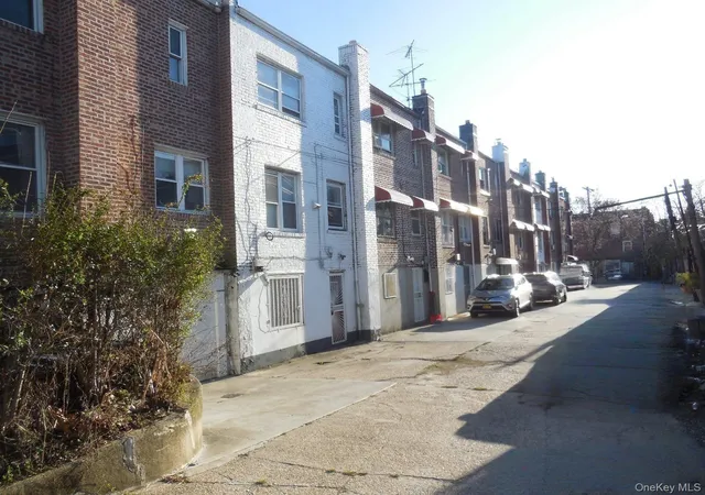 Photo 2 of Single family home for sale at 1183 Grenada Pl, New York, NY 10466 | MLS# 935932 | Listing updated on 2026-08-03