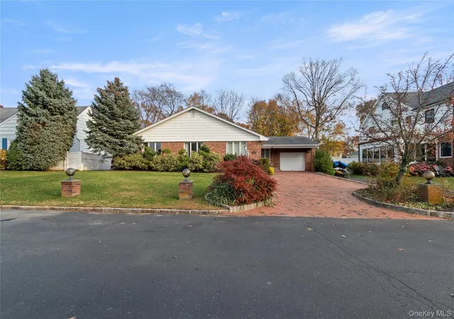 Photo 2 of Single family home for sale at 9 Oak Shore Dr, Oyster Bay, NY 11709 | MLS# 936207 | Listing updated on 2026-07-31