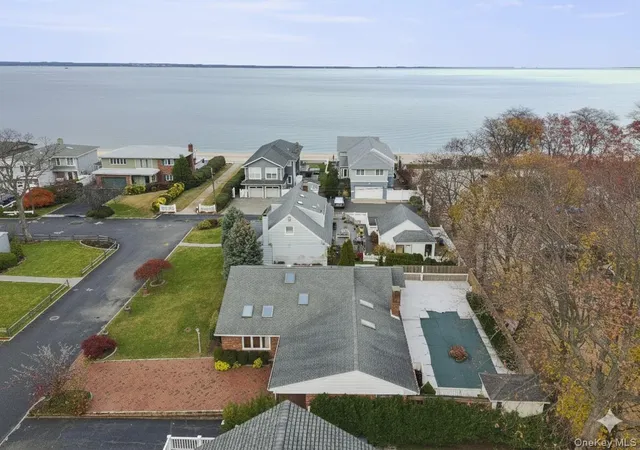 Photo 1 of Single family home for sale at 9 Oak Shore Dr, Oyster Bay, NY 11709 | MLS# 936207 | Listing updated on 2026-07-31