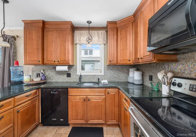 2nd image of 208 Island Pkwy W, Island Park, NY 11558 | MLS# 936224