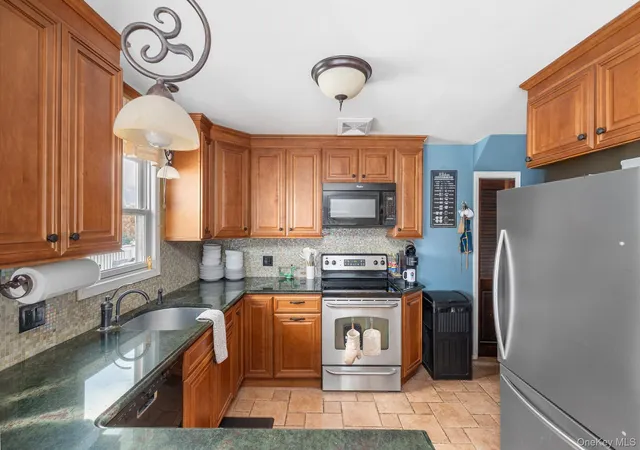 3rd image of 208 Island Pkwy W, Island Park, NY 11558 | MLS# 936224
