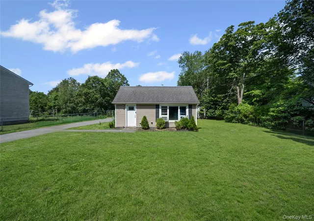 2nd image of 1113 Joselson Ave, Bay Shore, NY 11706 | MLS# 936482