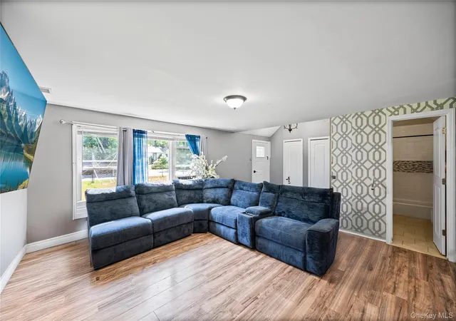 3rd image of 1113 Joselson Ave, Bay Shore, NY 11706 | MLS# 936482