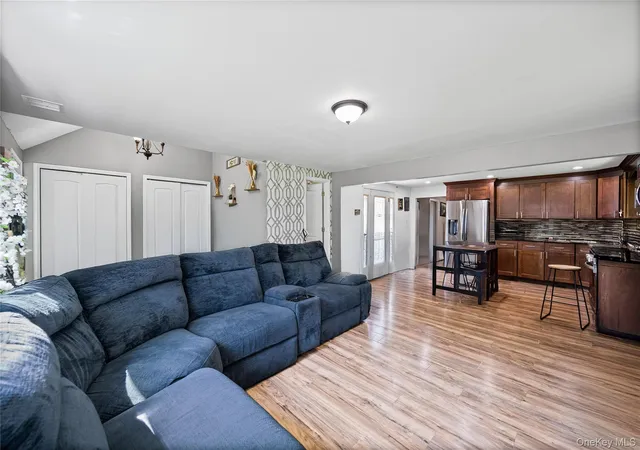 4th image of 1113 Joselson Ave, Bay Shore, NY 11706 | MLS# 936482