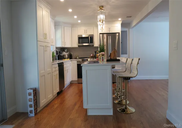 3rd image of 1 Eliot Dr, Lake Grove, NY 11755 | MLS# 936537