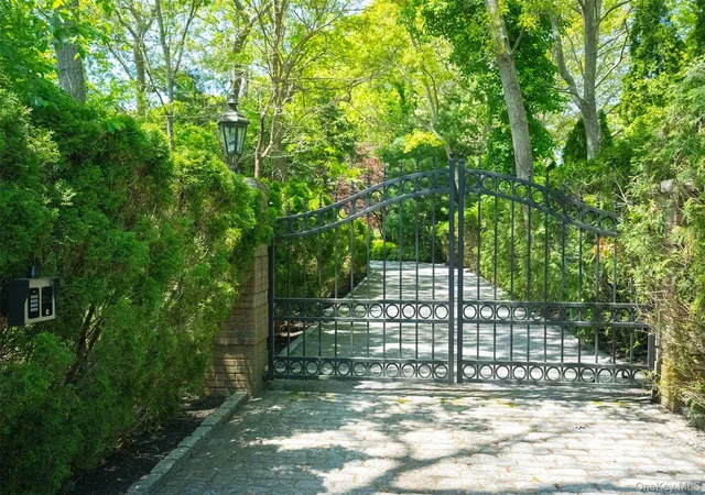 2nd image of 10 Emerson Ct, Hampton Bays, NY 11946 | MLS# 936846