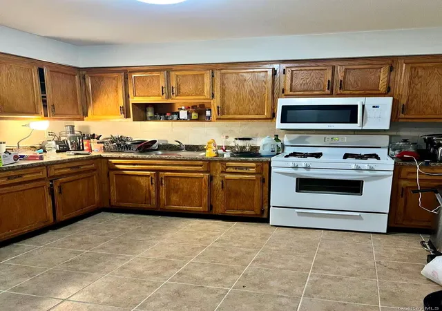 Photo 3 of Multi family home for sale at 1009 166th Street, Whitestone, NY 11357 | MLS# 936856 | Listing updated on 2026-03-14