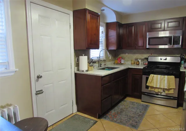 Photo 3 of Single family home for sale at 51 Phoenix St, Hempstead, NY 11550 | MLS# 936907 | Listing updated on 2026-04-03