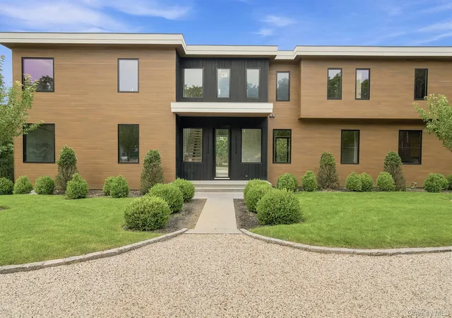 Photo 1 of Mansion for sale at 207 Middle Line Hwy, Southampton, NY 11968 | MLS# 936974 | Listing updated on 2026-08-22