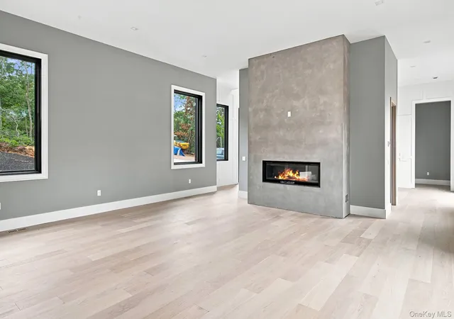 Photo 3 of Mansion for sale at 207 Middle Line Hwy, Southampton, NY 11968 | MLS# 936974 | Listing updated on 2026-08-22