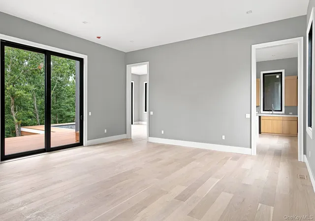 Photo 4 of Single family home for sale at 207 Middle Line Hwy, Southampton, NY 11968 | MLS# 936974 | Listing updated on 2026-08-22