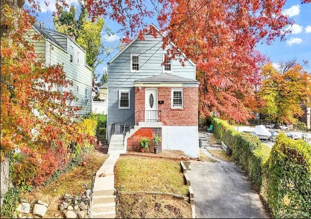 Photo 1 of Sale Pending at 27 Dell Ave, Mount Vernon, NY 10553 | MLS# 936998 | Listing updated on 2025-12-10