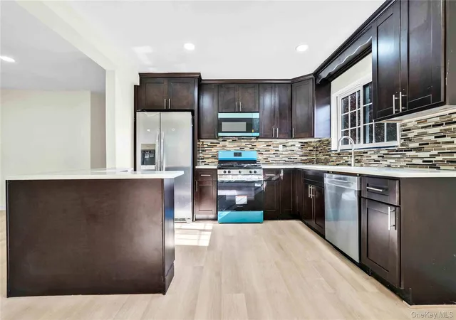 Photo 3 of Sale Pending at 27 Dell Ave, Mount Vernon, NY 10553 | MLS# 936998 | Listing updated on 2025-12-10