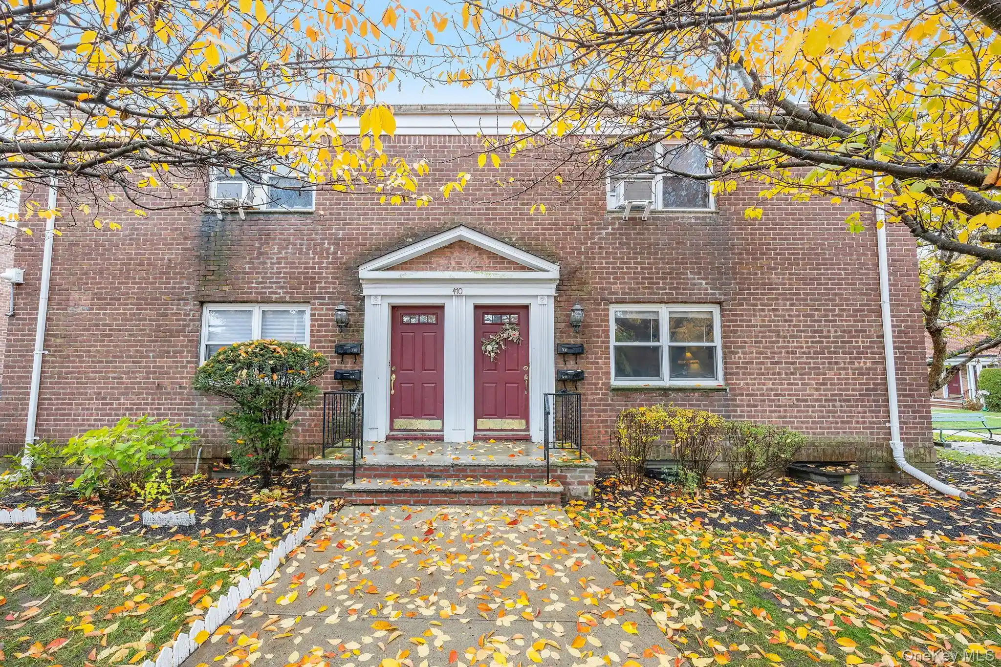 Listing Photo 2 - Condo for sale in 470 Tuckahoe located at 470 Tuckahoe, Yonkers, NY 10710 - Unit #2A