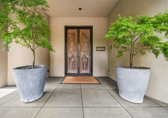 3rd image of 7 Folie Ct, North Hempstead, NY 11030 | MLS# 937446