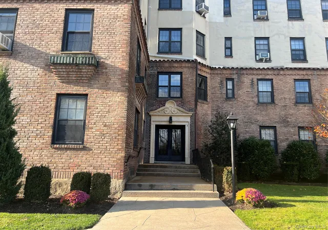 3rd image of 1273 North Ave #1G. Entry 3, New Rochelle, NY 10804 | MLS# 937448