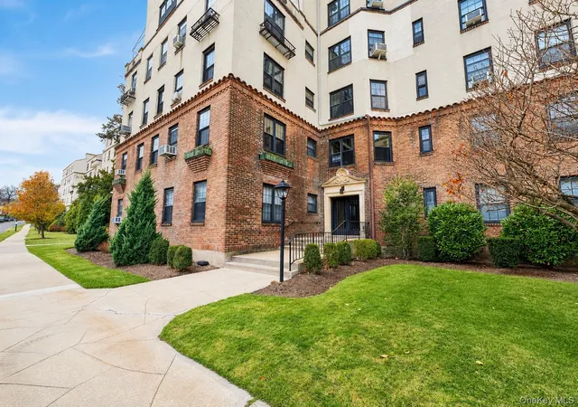 4th image of 1273 North Ave #1G. Entry 3, New Rochelle, NY 10804 | MLS# 937448
