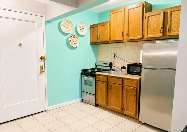 5th image of 1273 North Ave #1G. Entry 3, New Rochelle, NY 10804 | MLS# 937448