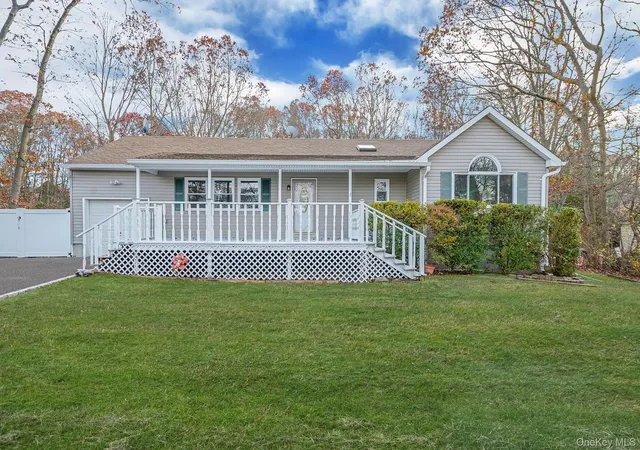 2nd image of 14 Clearview, Selden, NY 11784 | MLS# 937472