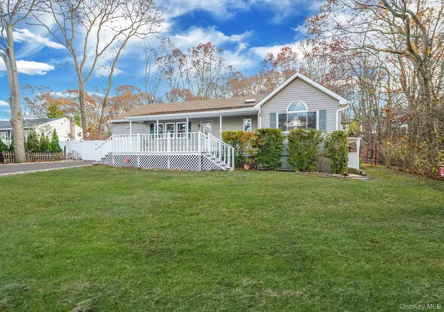 3rd image of 14 Clearview, Selden, NY 11784 | MLS# 937472