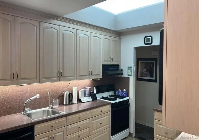 5th image of 24 Waverly Pl, Monsey, NY 10952 | MLS# 937518