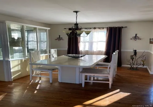 3rd image of 4 Marlo Ct, Selden, NY 11784 | MLS# 937766