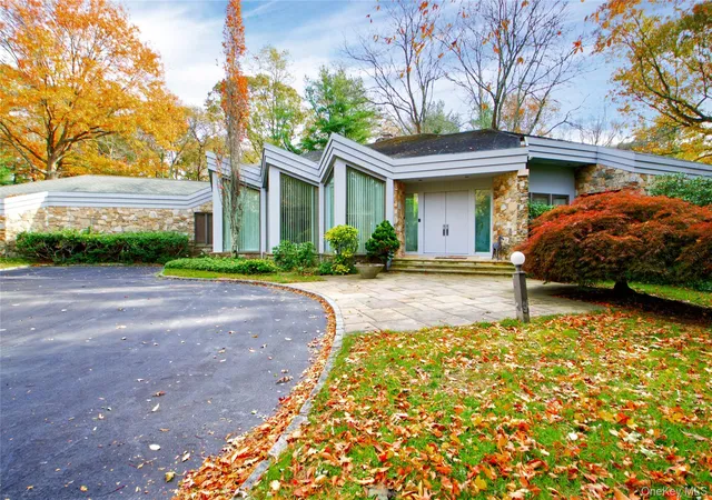 Photo 1 of Sale Pending at 7 Pin Oak Ct, Glen Head, NY 11545 | MLS# 938081 | Listing updated on 2026-09-12