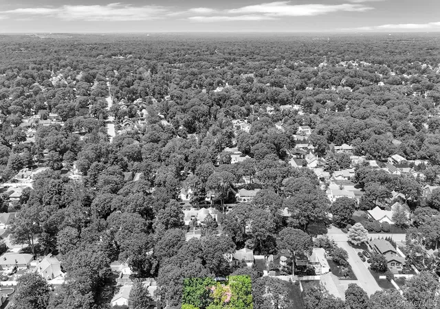 Photo 4 of Sale Pending at 86 Seawanhaka Ave, Lake Grove, NY 11755 | MLS# 938313 | Listing updated on 2025-12-29