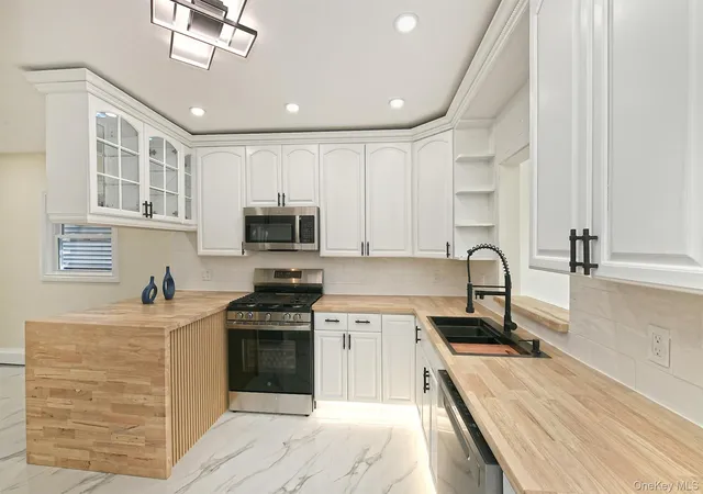 4th image of 116 Beach Ave, Hempstead, NY 11710 | MLS# 938320