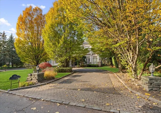 Photo 3 of Sale Pending at 24 Beechwood Dr, Lawrence, NY 11559 | MLS# 938496 | Listing updated on 2026-06-16