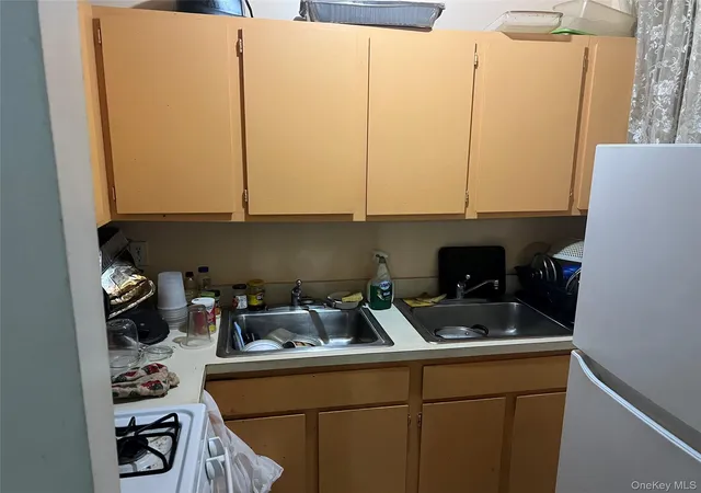Photo 3 of Condo for sale at 1738 Union St #2A, Brooklyn, NY 11213 | MLS# 938511 | Listing updated on 2025-11-24